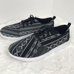TOMS Del Rey Sneaker | Tribal Stripe | NEW sz 9